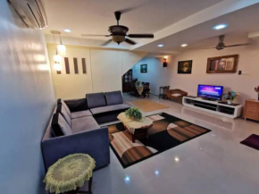 A Spacious & Luxurious 3BR 2 Storey House Taman Kosas Ampang, Ampang